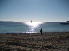 enfant face à la mer